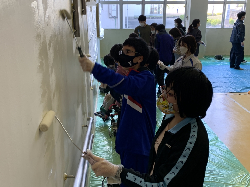 長浜養護学校　プレールーム塗り替え支援活動