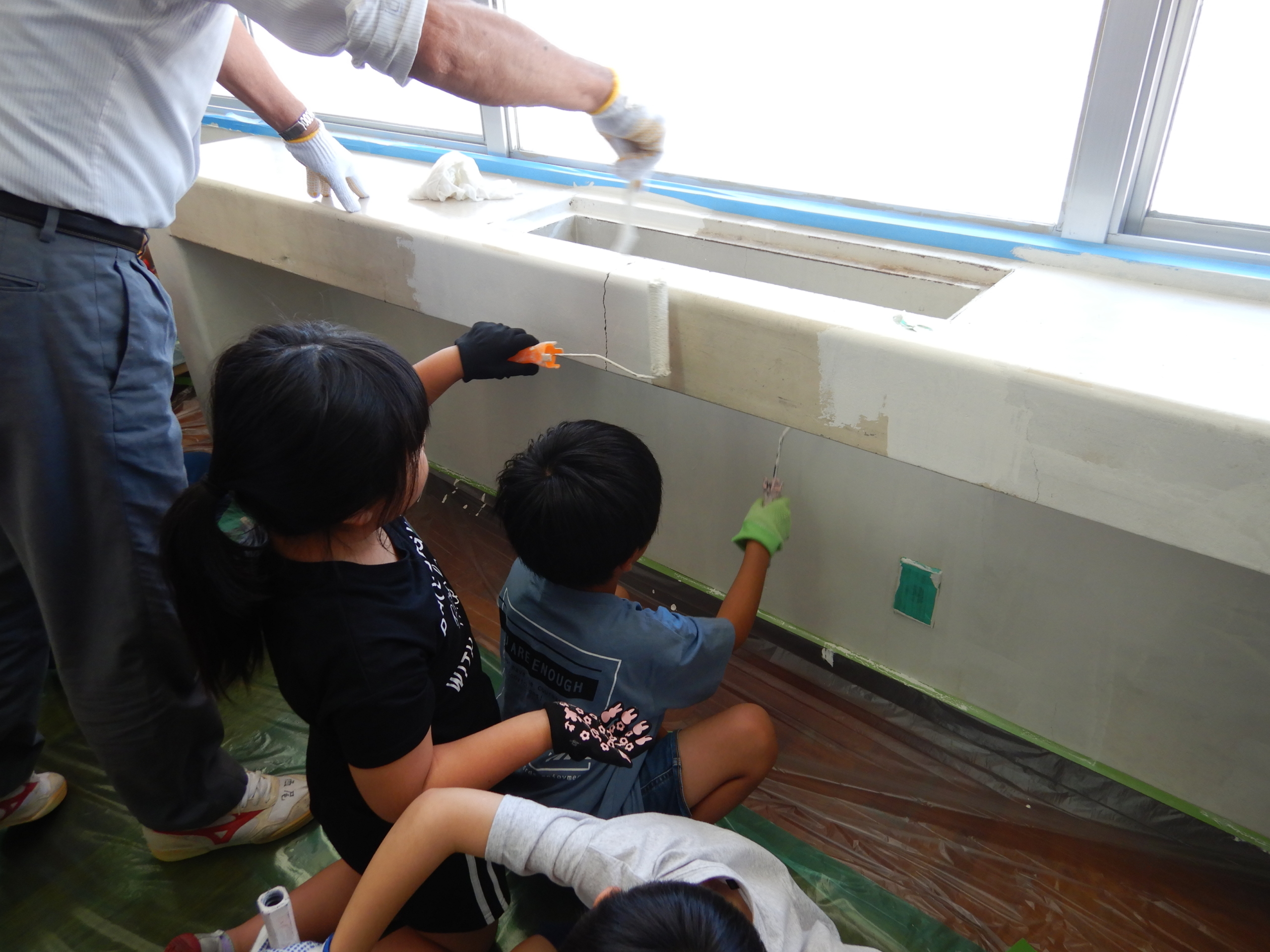 長浜市立北郷里小学校 創立150周年記念事業】内壁塗替え支援活動